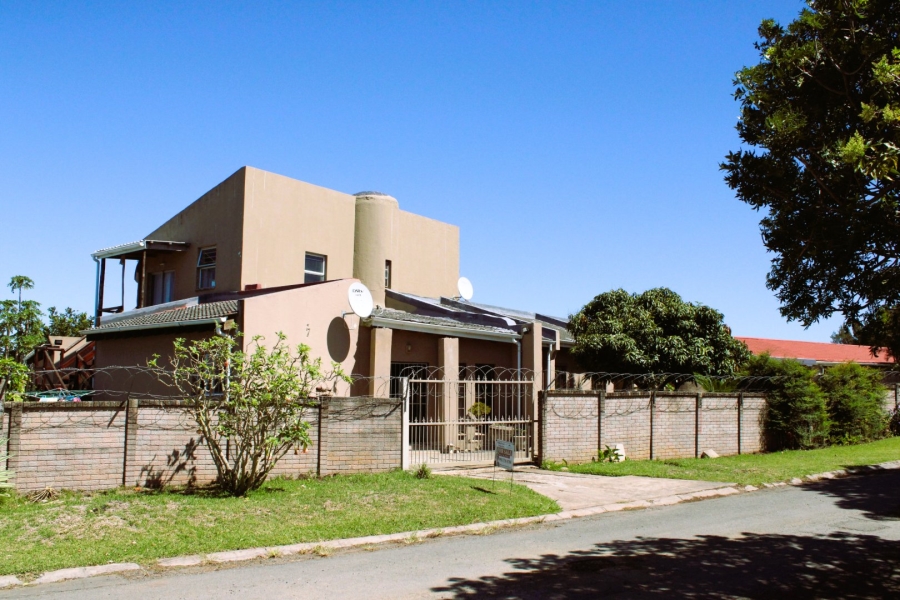 6 Bedroom Property for Sale in Gonubie Eastern Cape